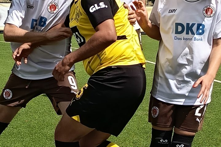 Blindenfußball BVB gegen FC St. Pauli Zweikampf