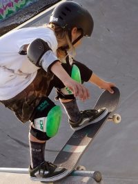 Danny Darkslide und die Deutsche Skateboardmeisterschaft - Skateboard Fahrer im Skatepark